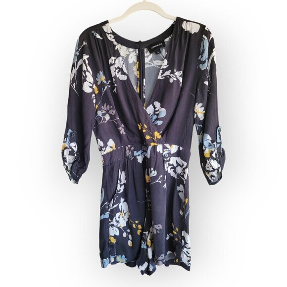 Yumi Kim Love Triangle Liz Romper Floral Faux Wrap V Neck Fun Black Size Small - Picture 4 of 11